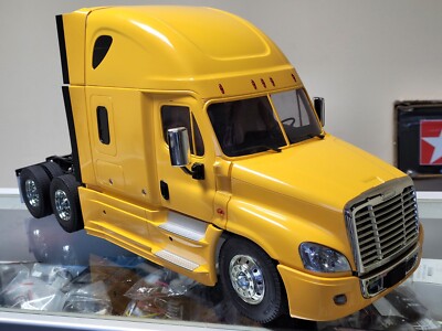 Tamiya R/C 1/14 Cascadia Freightliner Semi + MFC-01 LED Sound Unit