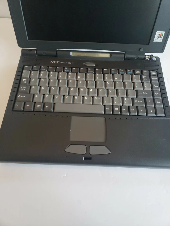Vntg NEC Ready 220T Laptop. Used. Works, battery does not hold charge - Image 4 of 4