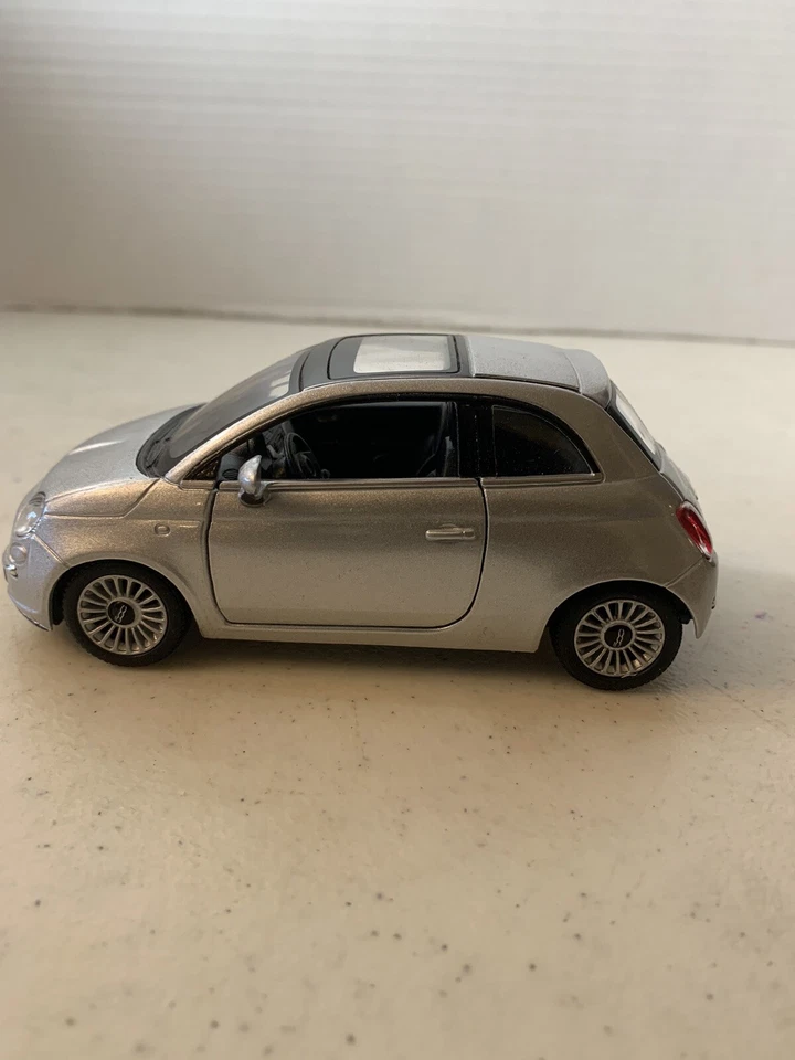 KINSMART NUEVO FIAT 500 ESCALA 1:28 5 PULGADAS LARGO PLATA Foto 2 de 4