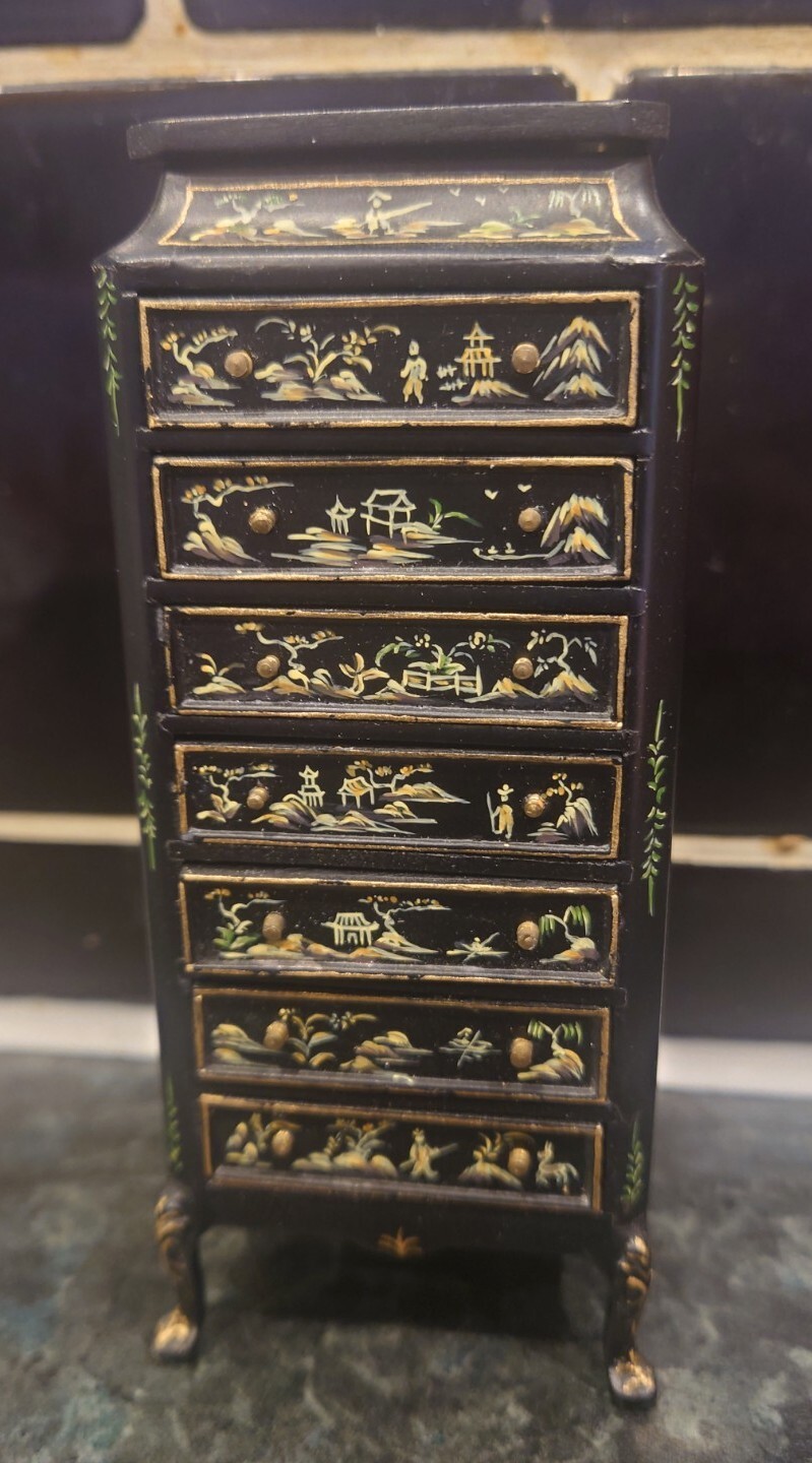 JiaYi Oriental Dolls House Exquisite Quality 5" high 12th