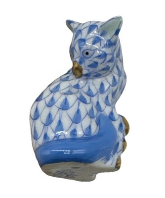 Herend 528 Sitting Cat Figurine Handcrafted Fine Porcelain Blue Fishnet 24K Gold