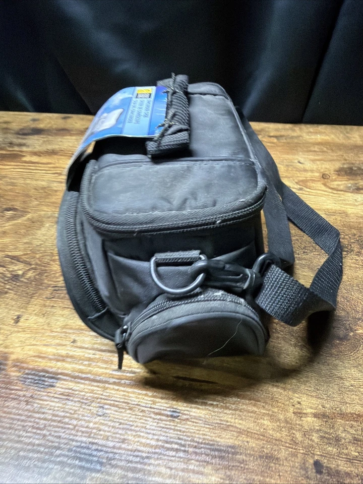 Estuche mediano para cámara/videocámara Case Logic TBC5, negro con interior azul Foto 4 de 4