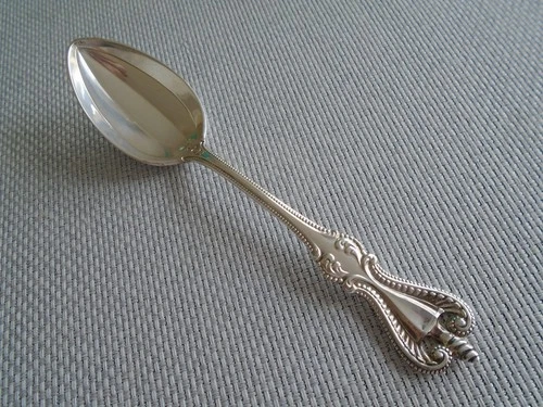 TOWLE STERLING SILVER 'OLD COLONIAL' ~ 1 TEASPOON 5 5/8"  ~EXCLNT!
