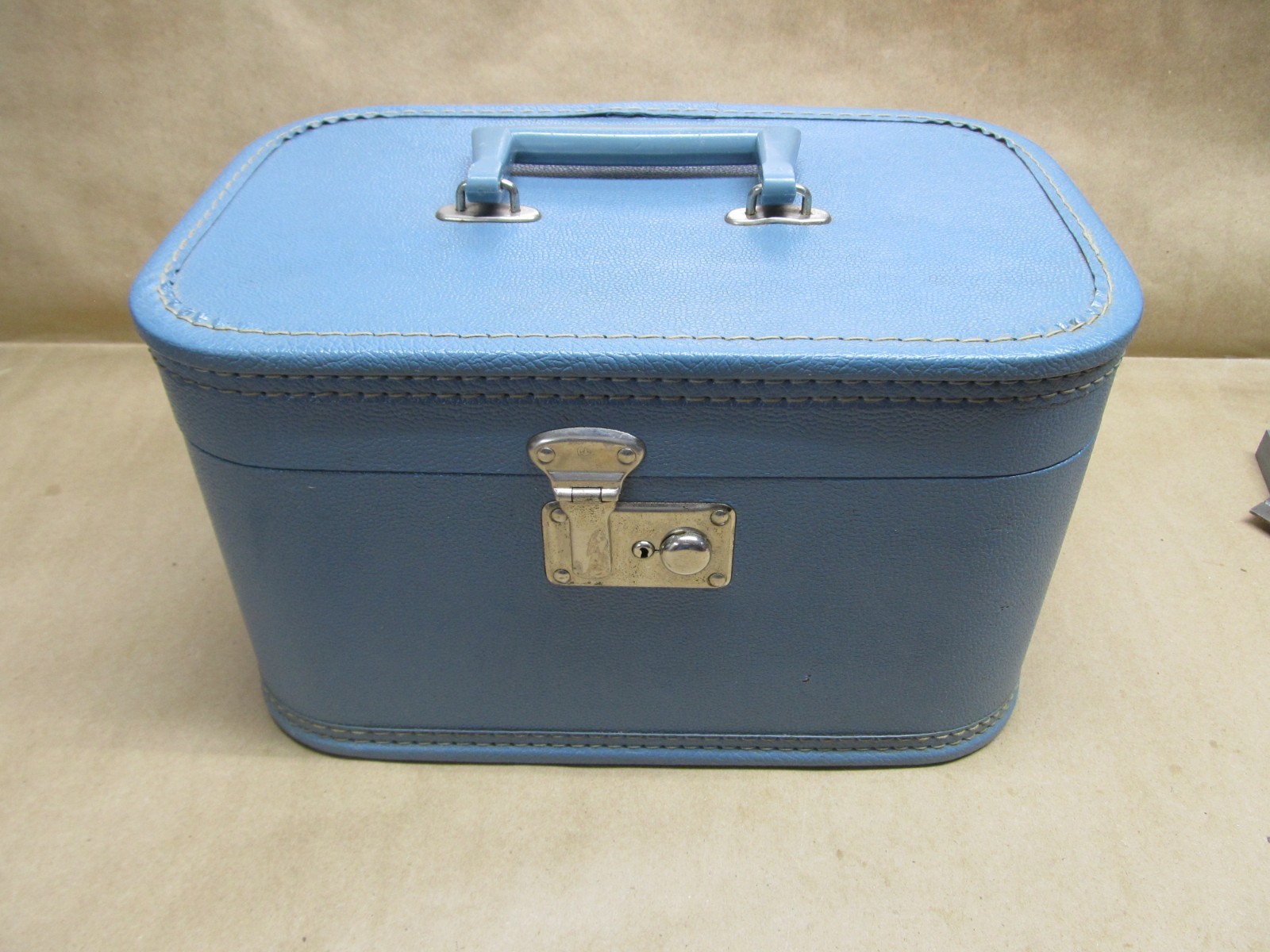 Vintage Carry On/Travel/Beauty Case - Med. Blue - Lock Works/No Key