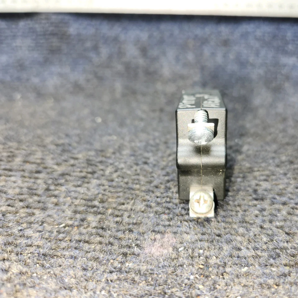 W31X2M1G15 | Tyco Electronics Serie W31 | Disyuntor - 15 amperios Foto 4 de 4