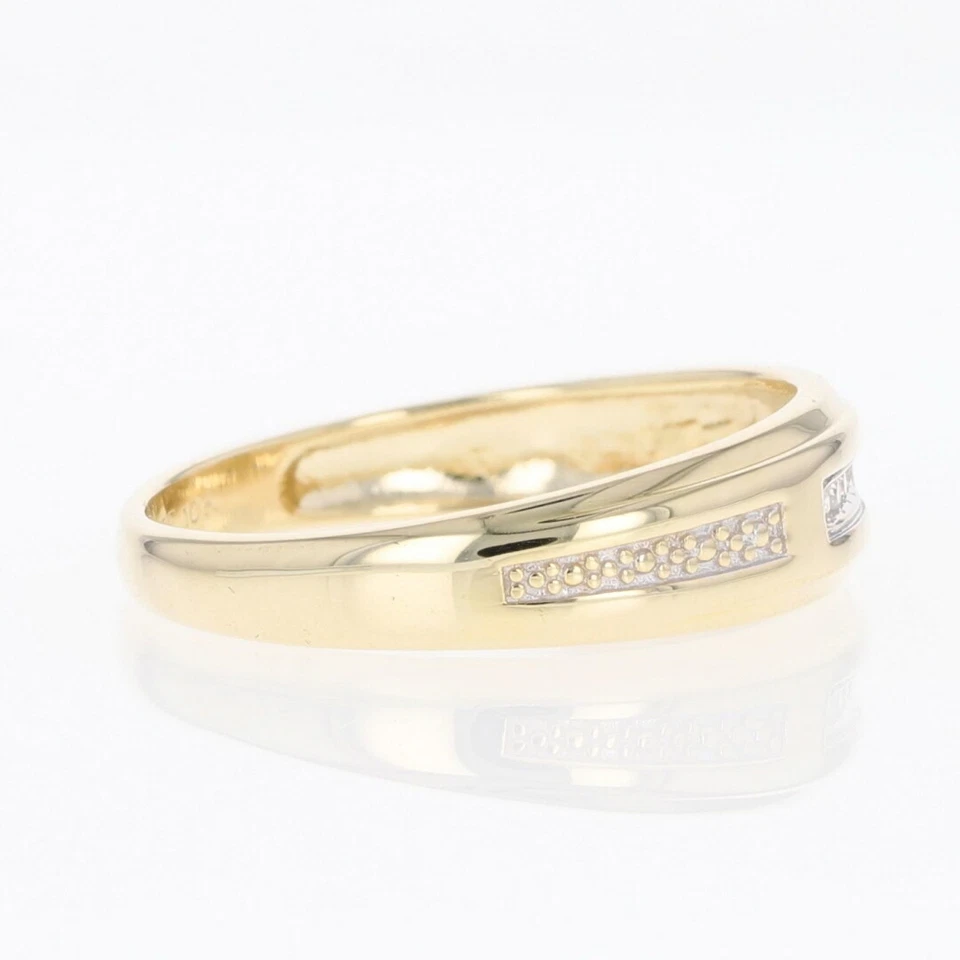 Anillo de alianza de boda de oro amarillo de 10 k con conjunto de canales de diamantes redondos de 0,03 quilates talla 11,25 Foto 4 de 4
