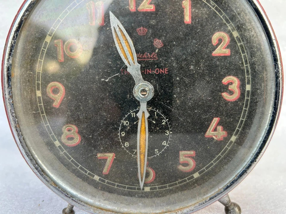 Antigo relógio despertador de mesa de ferro antigo despertador matinal feito em alemão - Imagem 2 de 4