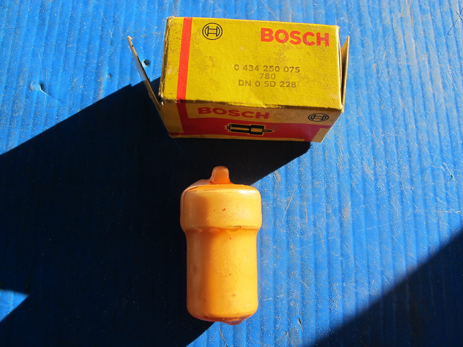 Injecteur Bosch pour résoudre les ratés moteur sur Peugeot J7 et 504