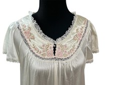 VTG house Gown Lace Maxi women s m Floral Embroidery Lace Hem Cottage Granny
