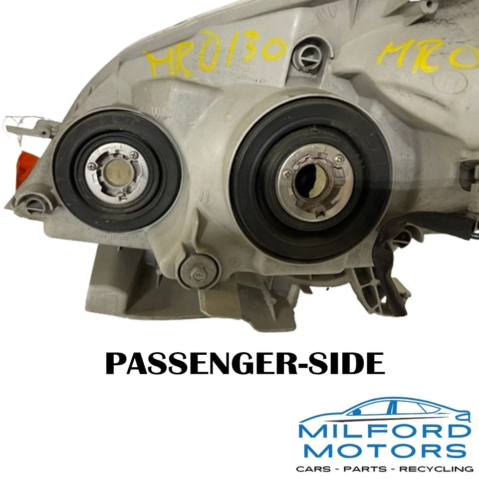 Passenger Side Halogen Headlight Assembly Fits 2003-2008 Toyota Matrix 1.8L - Image 3 of 4