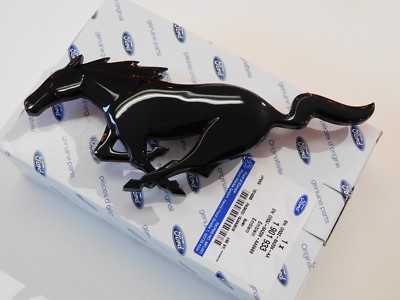 Original Kühlergrill Emblem schwarz Logo 1901933 Ford Mustang Pony ab 2015