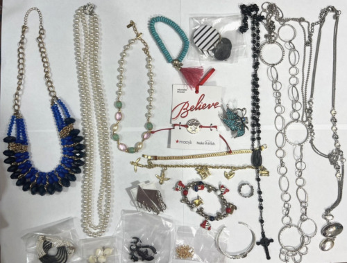 Womens Costume Jewelry Lot Of 20 Pieces - image 1