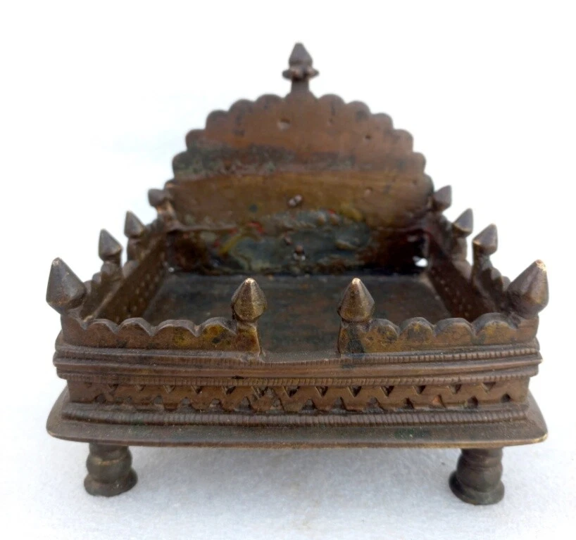 Wooden on sale singhasan chair