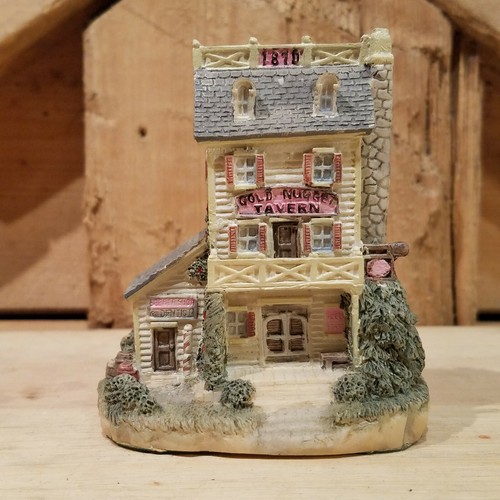 The Gold Nugget Tavern International Resources Figurine - Swanky Barn - 第 1/12 張圖片