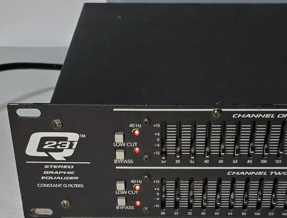 Peavey Q231F Stereo Graphic Equalizer 2 Channel 32 Band With FLS - Image 2 of 4