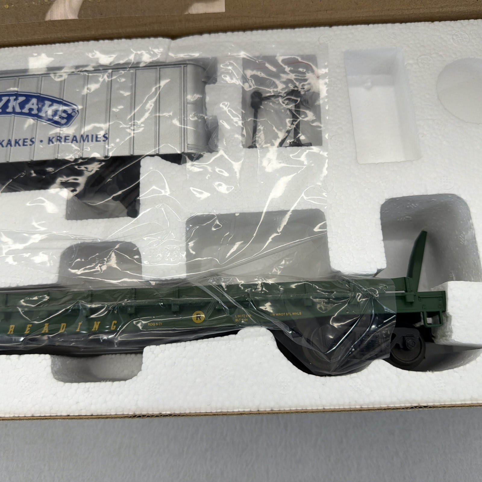 Weaver TCA 2014 TastyKake 35’ Trailer Reading 50’ Flat Car O Gauge New #9803