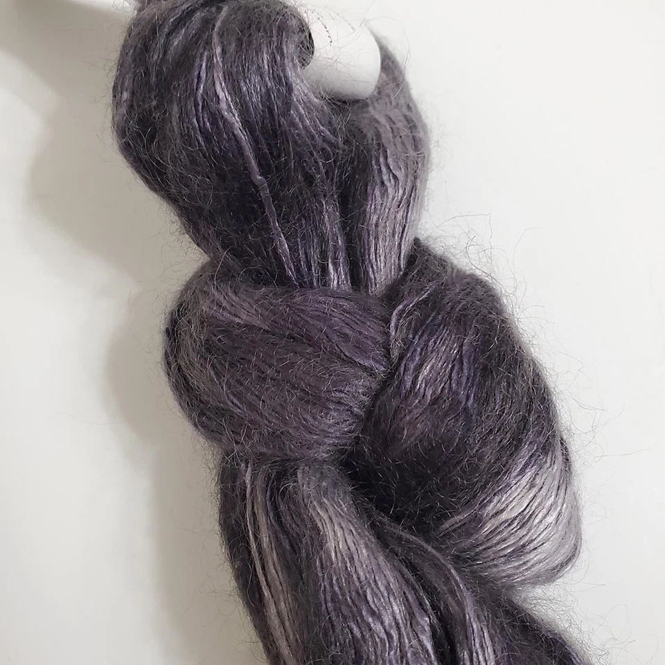 Hilo ligero Artyarns Rhapsody H-18 74 g 366 m seda niño mohair paisaje urbano gris Foto 4 de 4