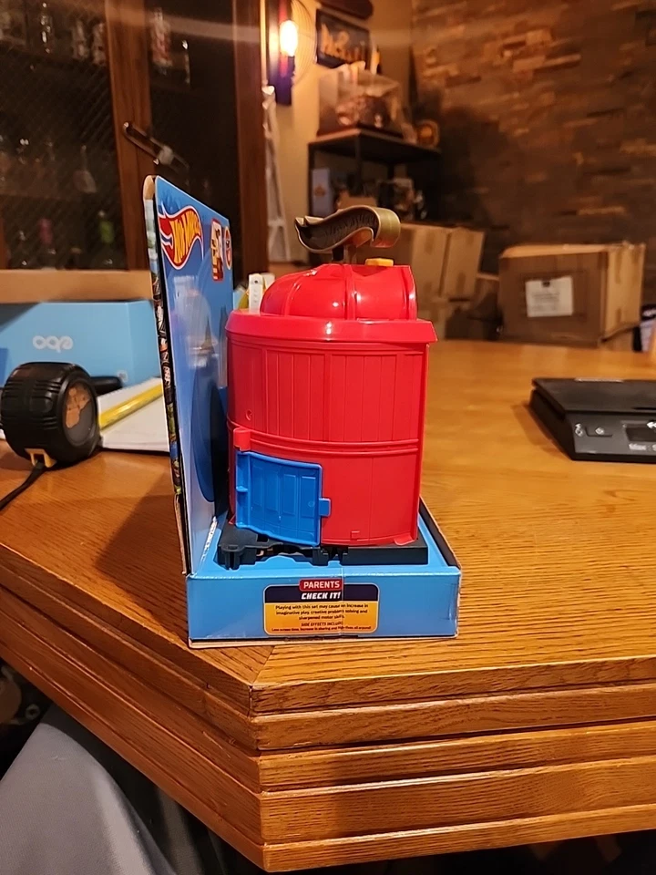 Hot Wheels City DOWNTOWN FIRE STATION SPINOUT w/ Car Play Set ~ New 2018 - Image 2 of 4