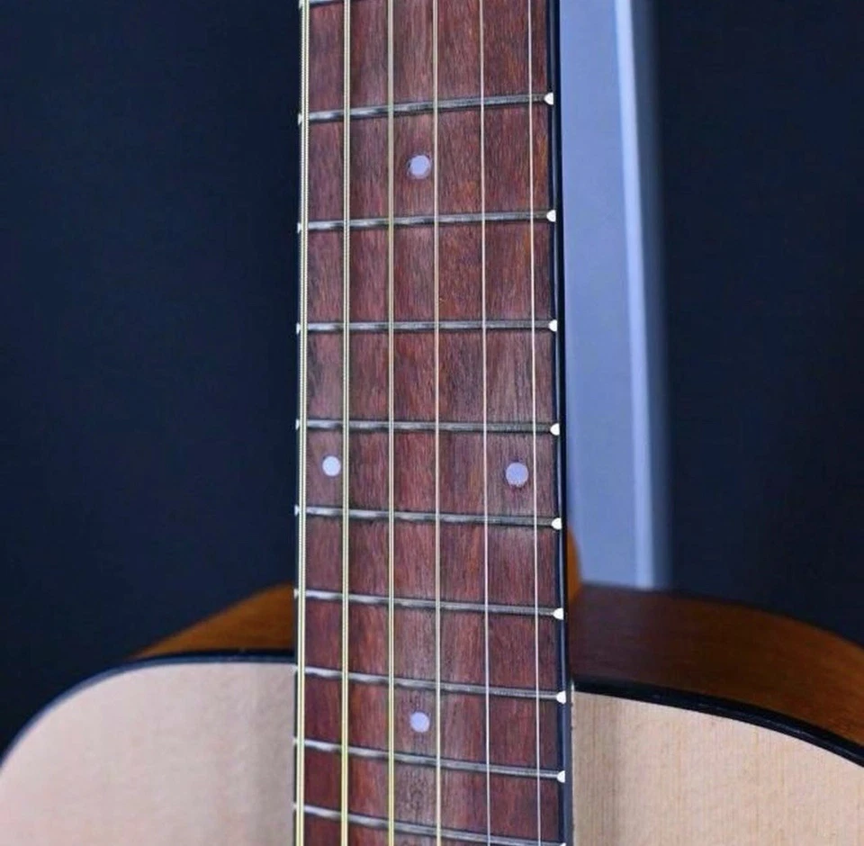 Guitarra acústica Ibanez con estuche Foto 3 de 4