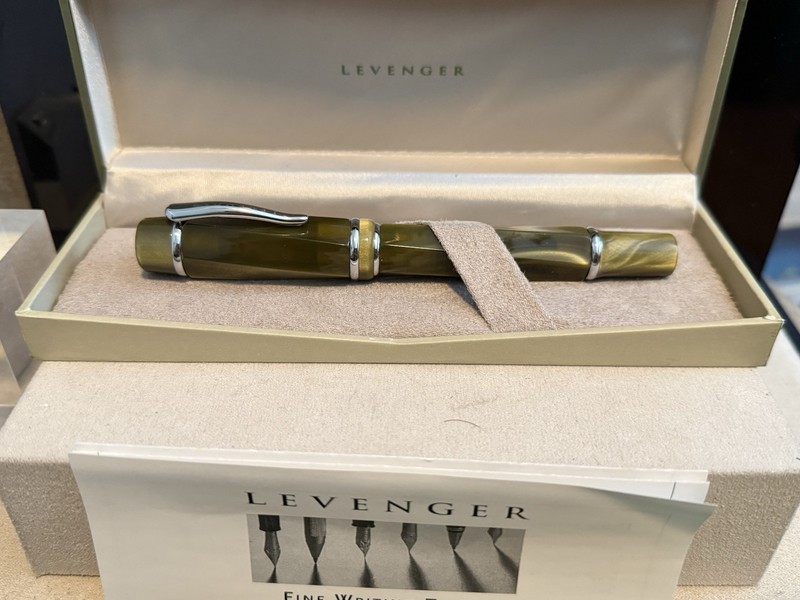 Levenger,”Celluloid Green”Fountain Pen, Spiral, Limited Edition, NEW, Germany