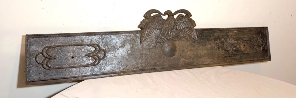 Gran antiguo The Union Factory puerta de salvamento arquitectónico frontón de águila gótico Foto 4 de 4