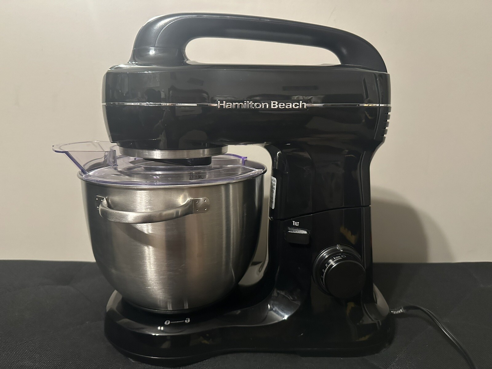 Hamilton Beach 63391 7 Speed Stand Mixer with Whisk, Dough Hook Works