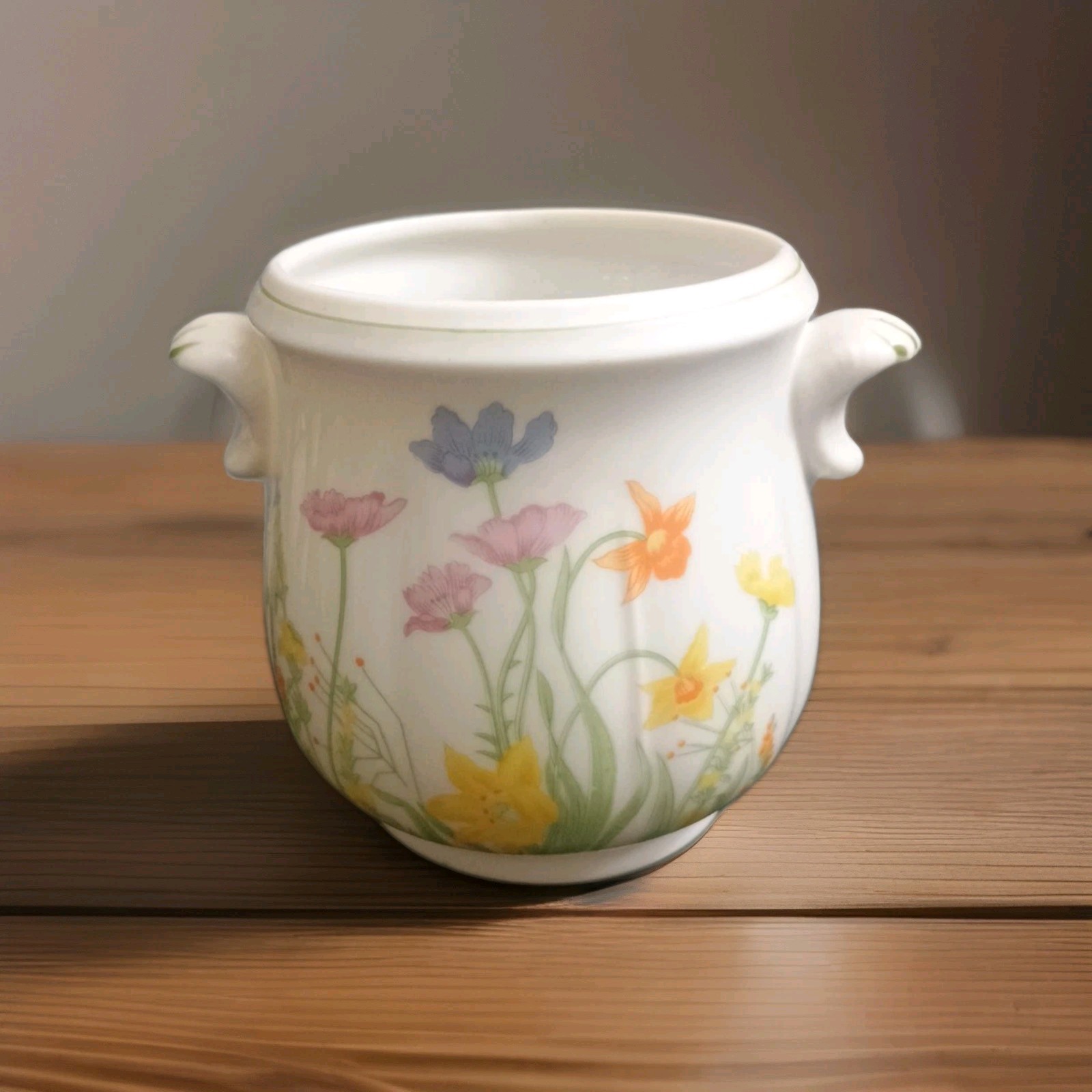 Vintage 1974 Day Lily by MANN Fine China Floral Decorated Planter