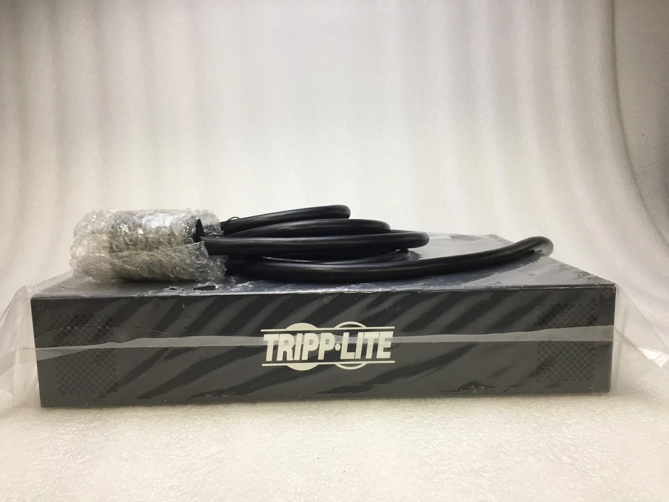 Tripp Lite Switched PDU 208/240V 2U Rack-Mount Power PDUMH30HVNET NEW OPEN BOX - Image 4 of 4