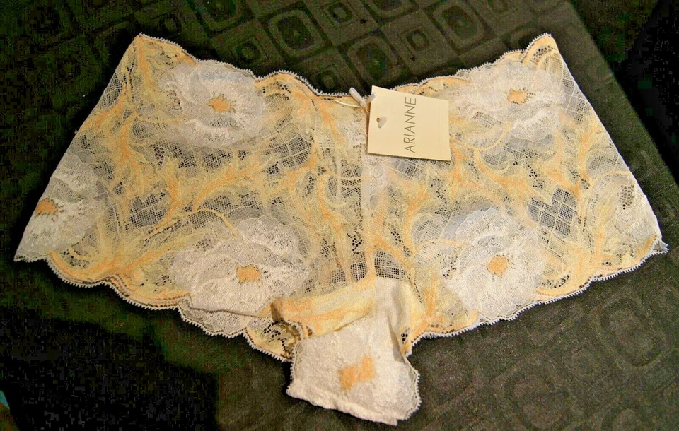 "Sol"" pantalones cortos profundos Arianne crema/amarillo con estampado de mariposa ""Soleil"" con estampado de mariposa L Foto 3 de 4