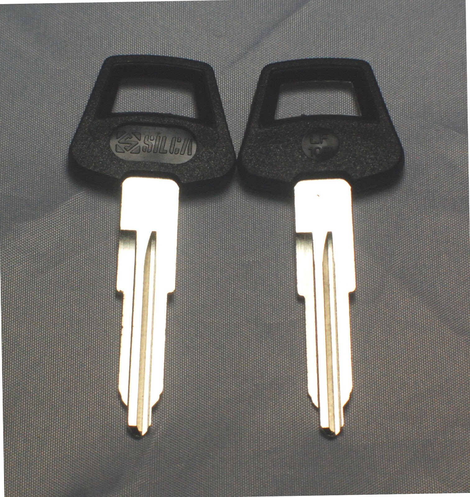 2pcs. Uncut,Blank,keys,Land Rover,88,90, Maserati,Lotus,Defender,ignition,blade