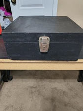 Vintage 1960s Londonaire Limited Portable Pub Hard Case Travel Bar With Key