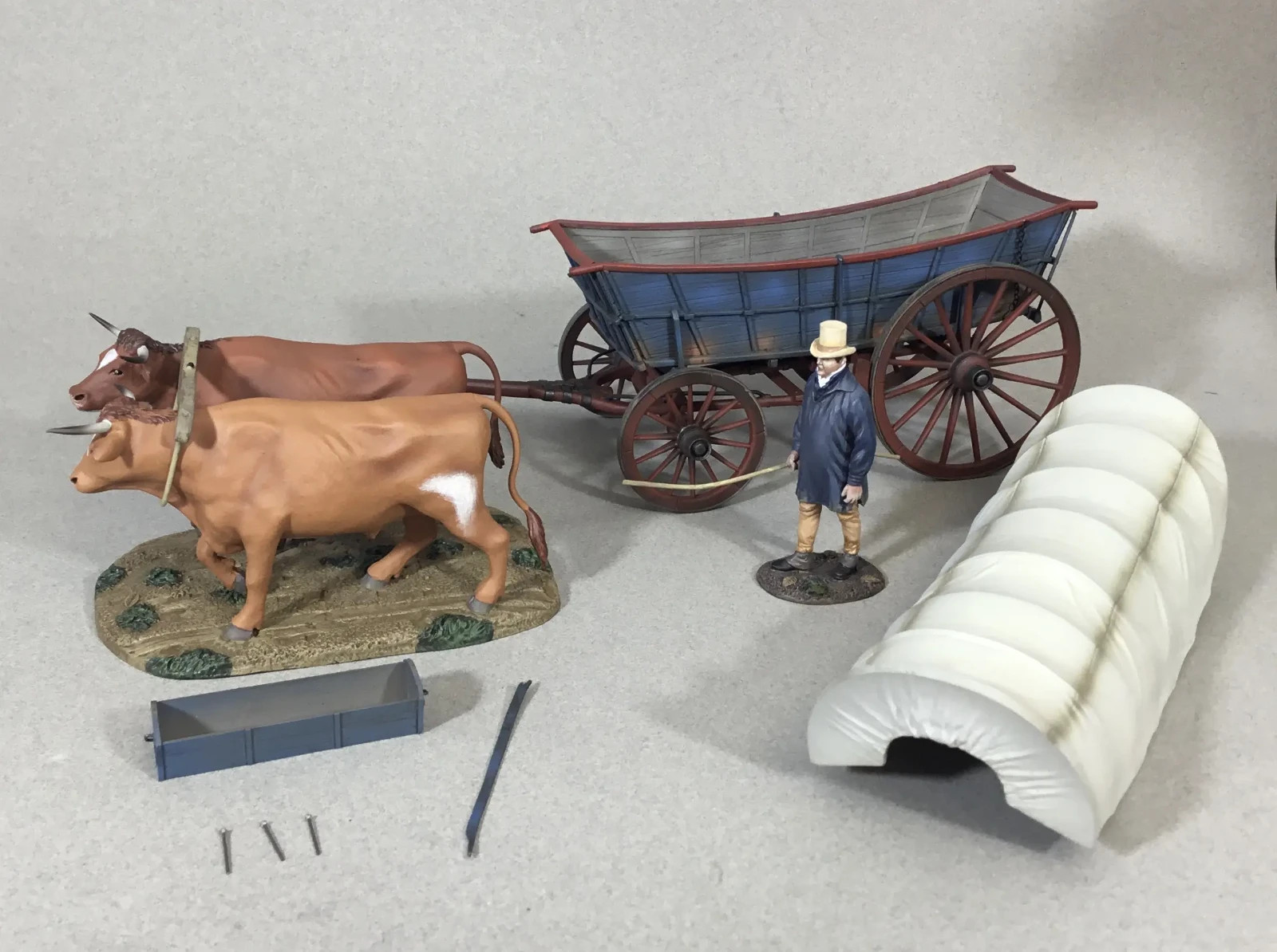 BRITAINS SOLDIERS 35045 18th-19th Century Freight Wagon w/ Two Oxen & Teamster