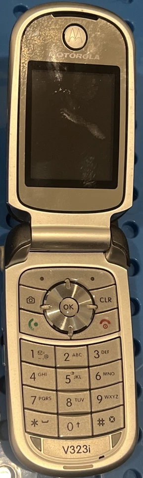 Motorola V323i Silver/Gray Flip Phone (CDMA Version) - Image 4 of 4