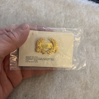 VINTAGE ROTC PIN BADGE