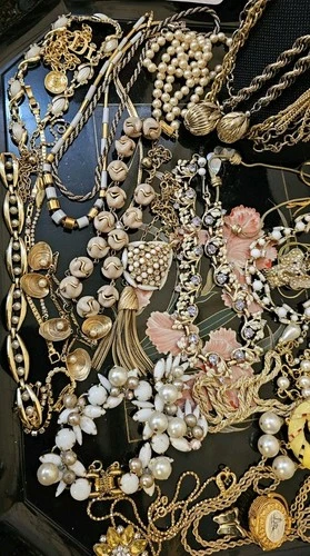 Gold Tone Vintage WEARABLE JEWELRY Necklaces Chains Lots Are Signed  Over 40 Pcs