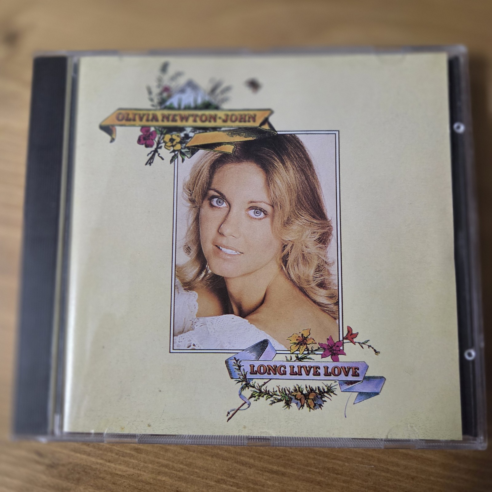 Olivia Newton-John – Long Live Love CD Reissue D35230 Australia 1990