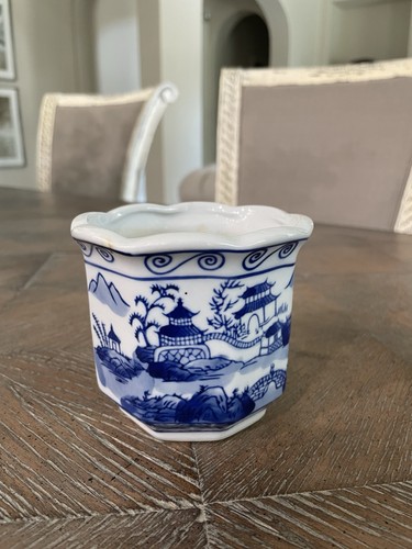 Vintage Blue White Chinoiserie Porcelain Planter Scalloped Octagon Pagoda Pot