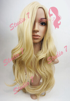 W33 Sandy Bleach Blond Mix Wellig Perücke Kunsthaut Top Natur Look