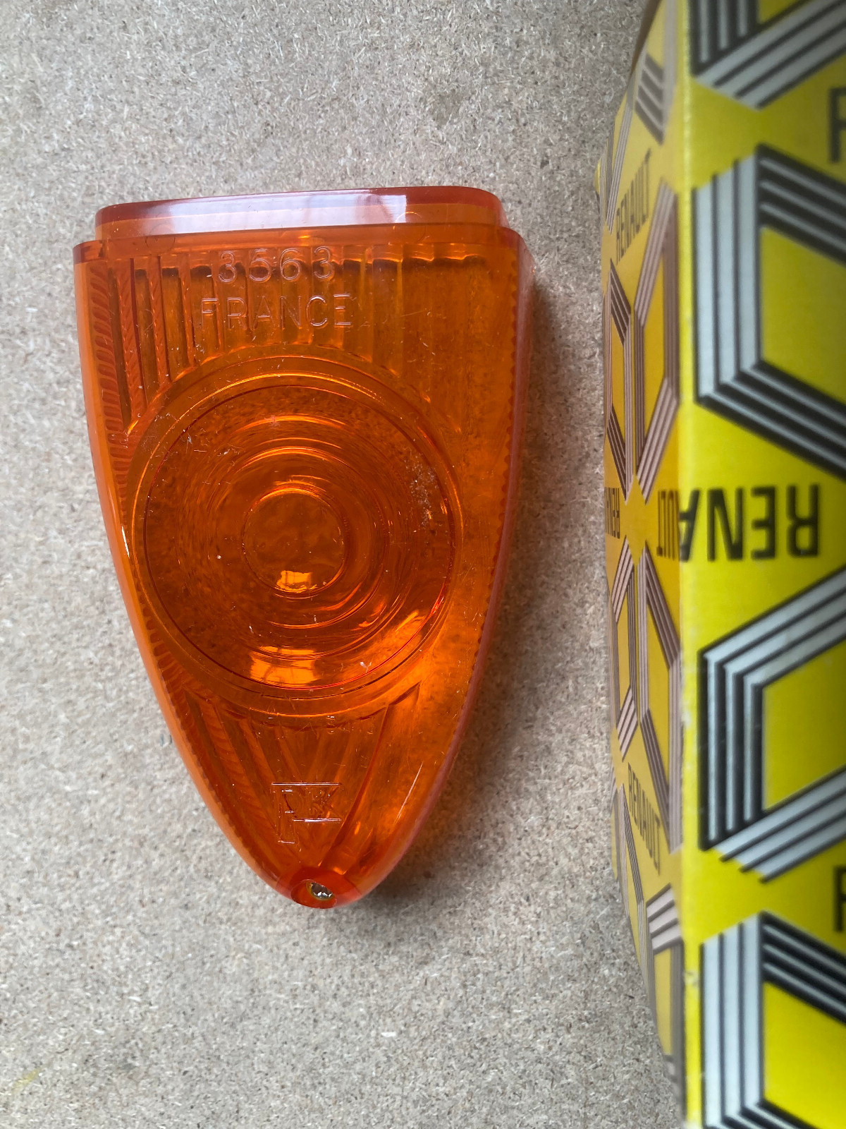 Cabochon feu arriere orange haut de gamme pour Renault Caravelle PK 3563
