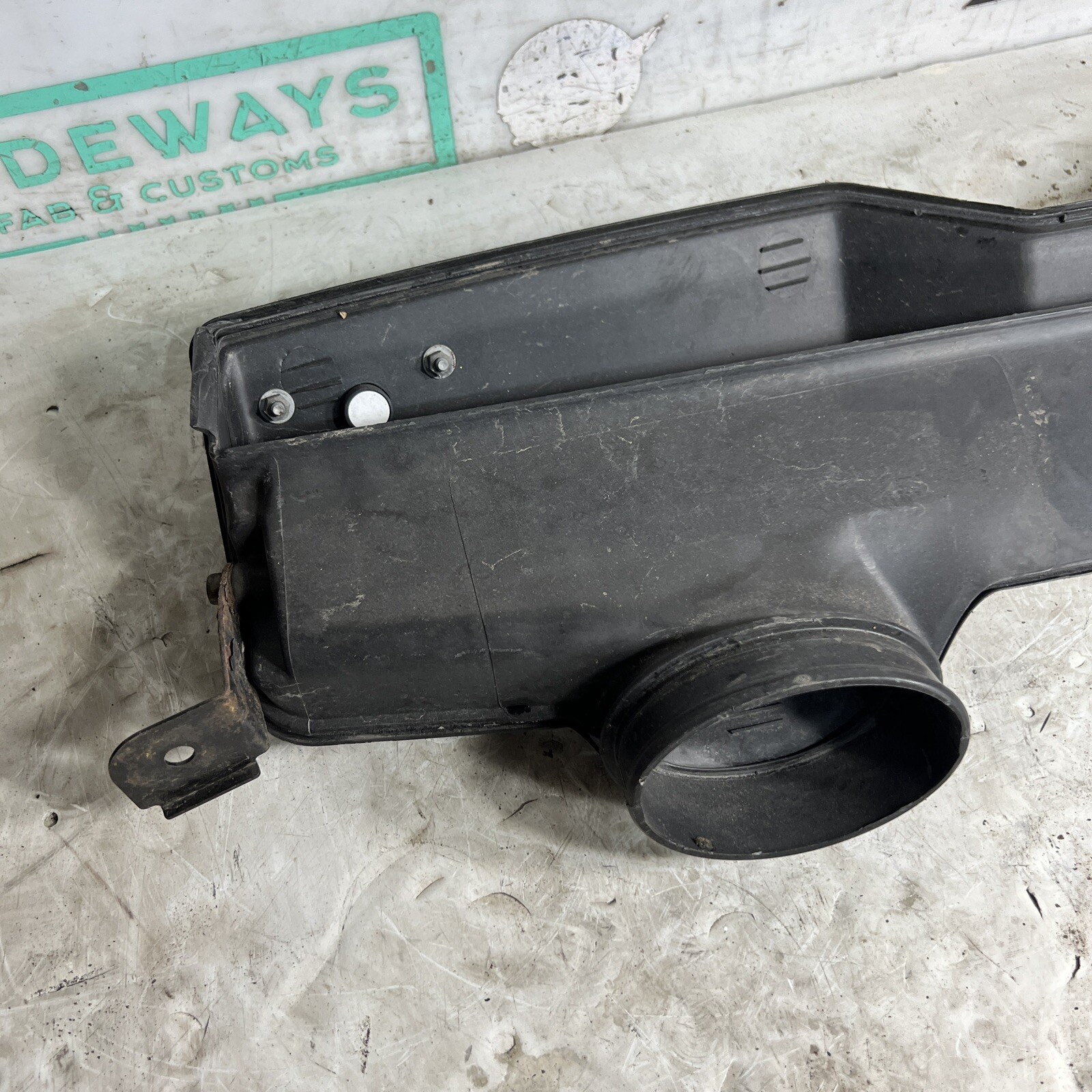 03-08 Maserati Quattroporte Upper Air Intake Duct M139 Shroud Box