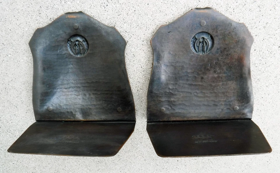 ANTIGUO SUJETALIBROS MARTILLADO KOPPERKRAFT MISIÓN FIRMADA ARTESANÍAS COMO NUEVO 1910 Foto 4 de 4