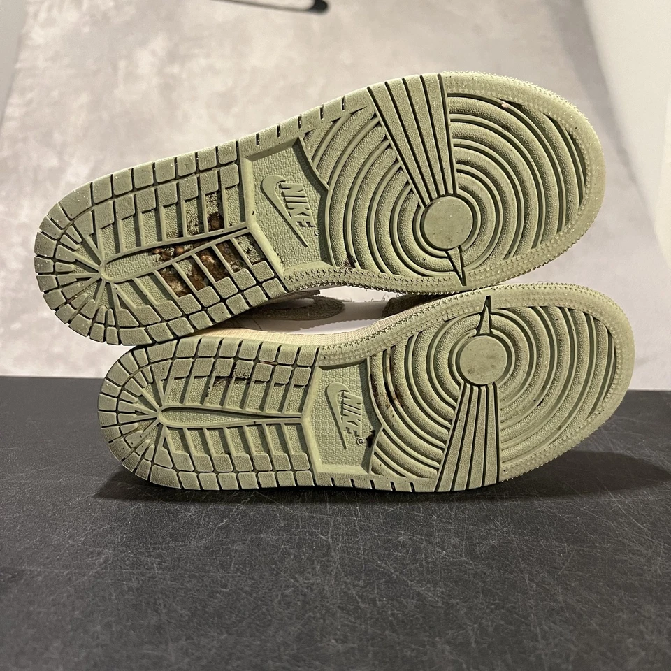 耐克 Air Jordan 1 低帮鞋 青年尺码 4.5Y 白色 完好绿色麂皮绒 GS FN1371-131 — 第 4/4 张图片