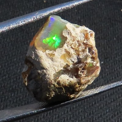 8.45 CT Natürlicher Äthiopischer Opal Roh Welo Fire Edelstein 13x17x8 mm UT219