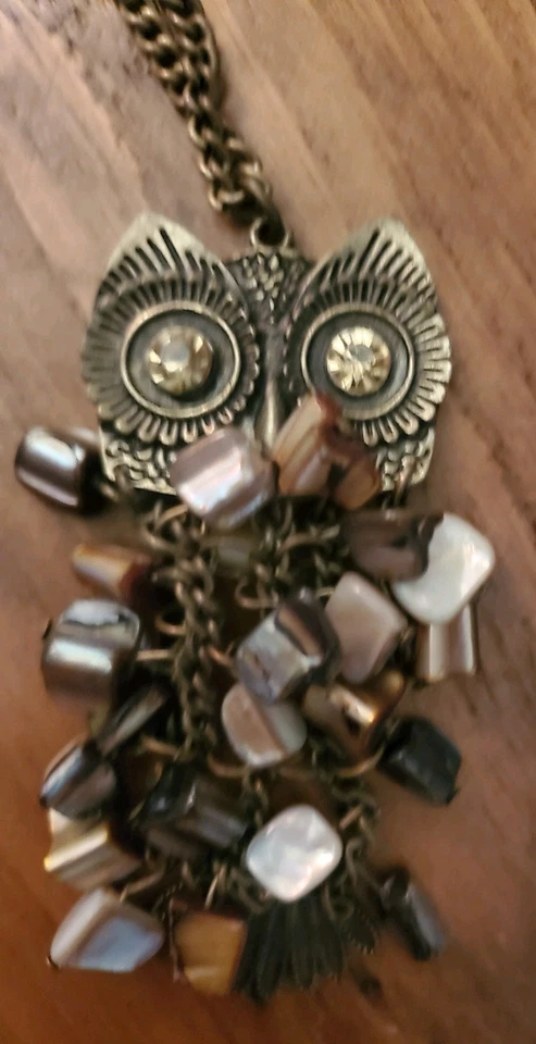 Collar colgante vintage grande de piedra de búho articulado tonos de marrón y bronce Foto 4 de 4