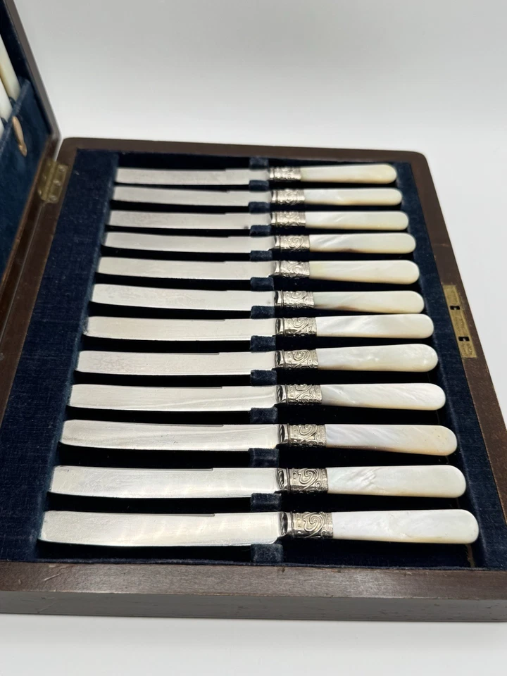 Antiguo Juego de Platería Madreperla 24 Piezas SHEFFIELD 1902 CAJA Original con Llave Foto 4 de 4