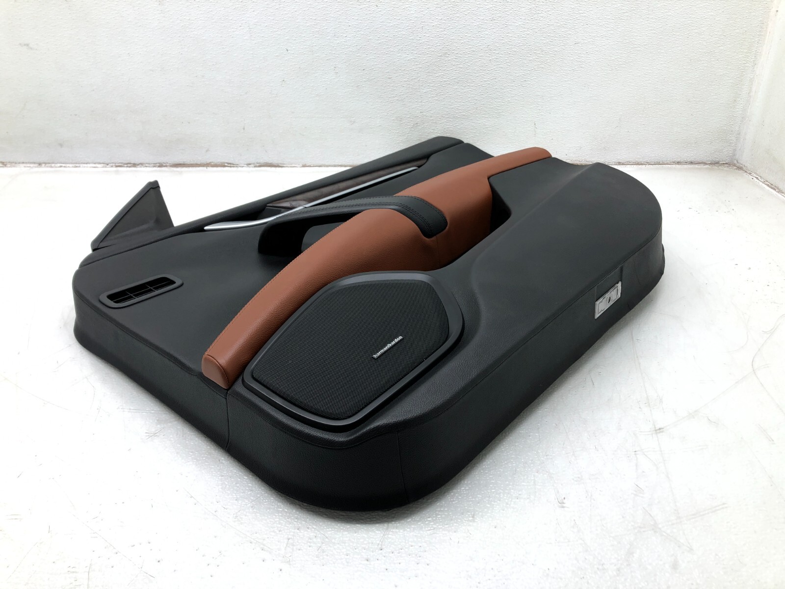 2014-2019 MASERATI GHIBLI S RIGHT PASSENGER FRONT INTERIOR DOOR PANEL OEM.
