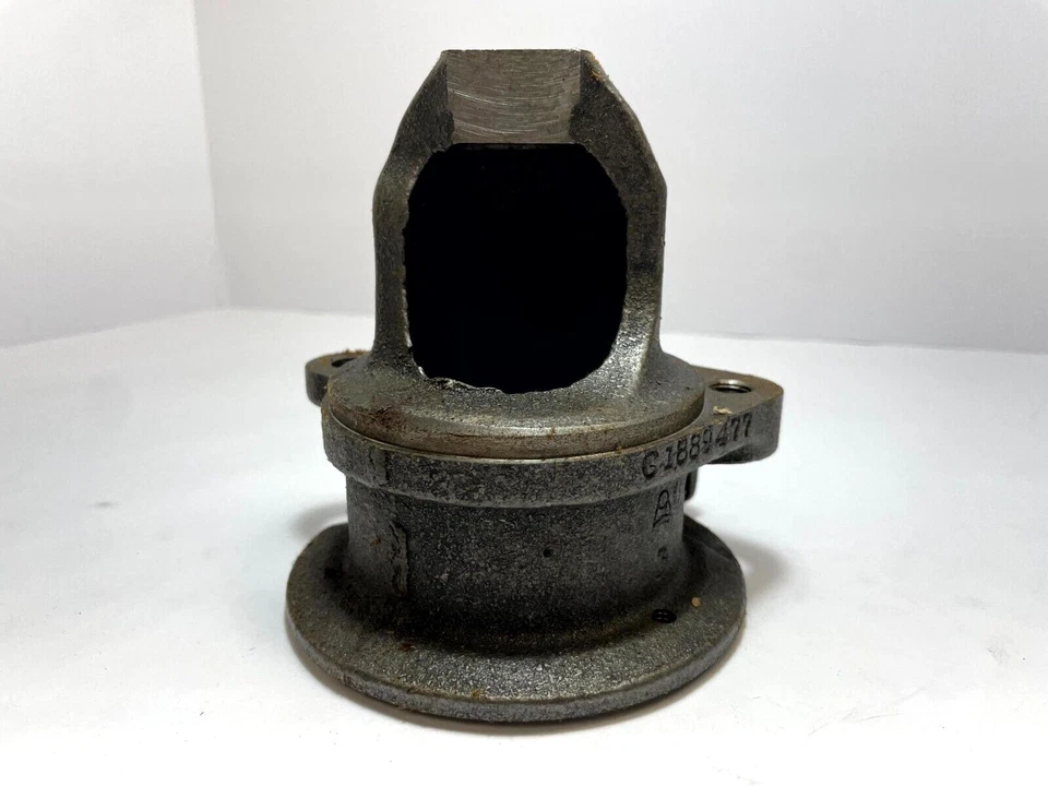 Cubierta de montaje superior del motor de arranque Plymouth Barracuda 1967-1969 NOS G1889477 Foto 2 de 4