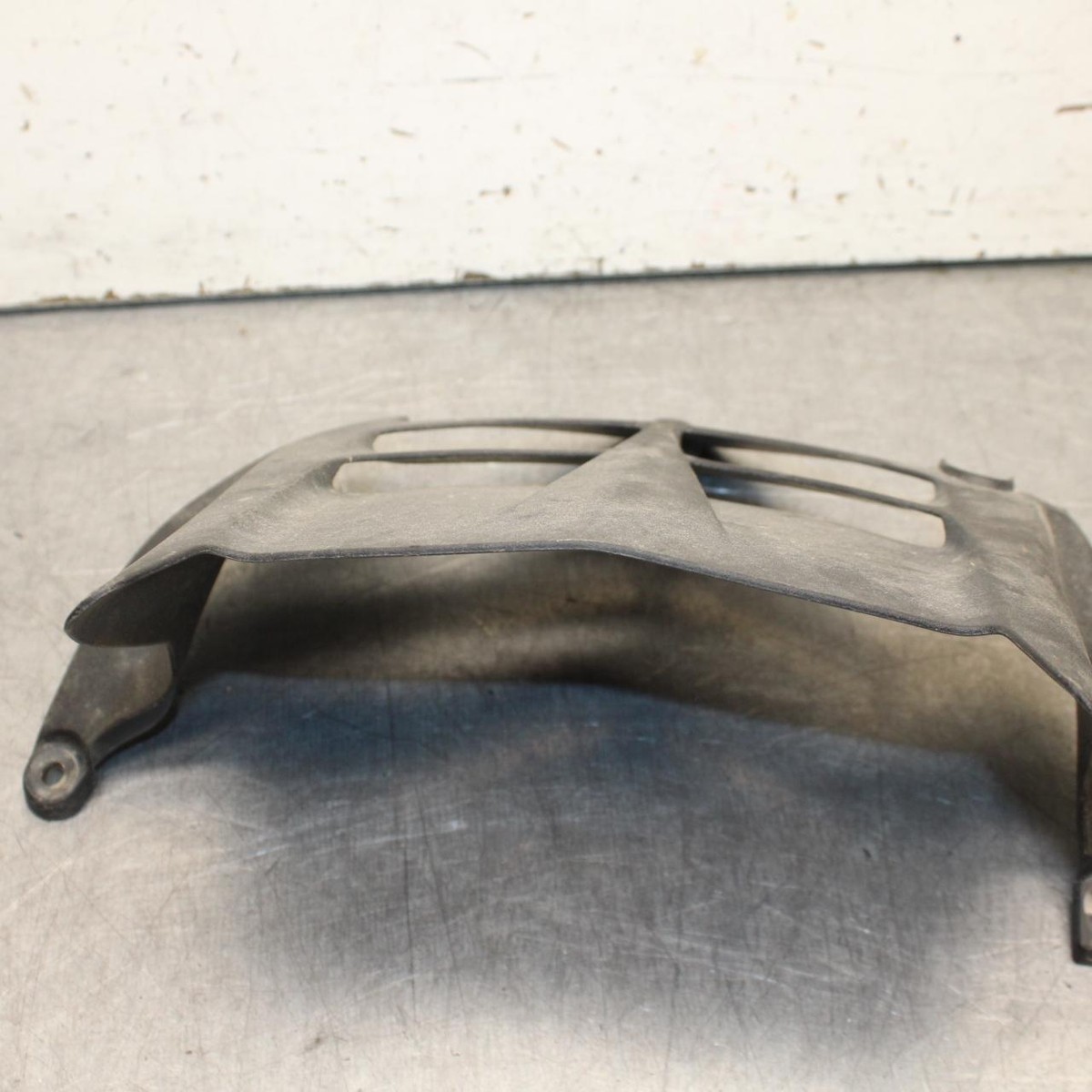 21 KAWASAKI NINJA ZX6R REAR BACK WHEEL TIRE HUGGER FENDER 35023