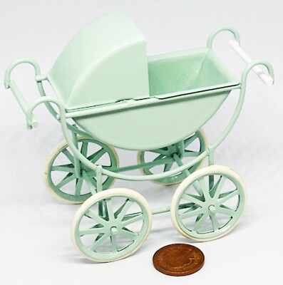 Puppenstube Metall viktorianischer Kinderwagen in grün Maßstab 1:12 Miniatur Kinderzimmer 42 tumdee