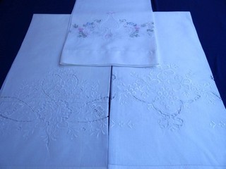3 VINTAGE CUTWORK NEEDLE LACE EMBROIDERY GUEST BATH TOWELS 41" BY 29"